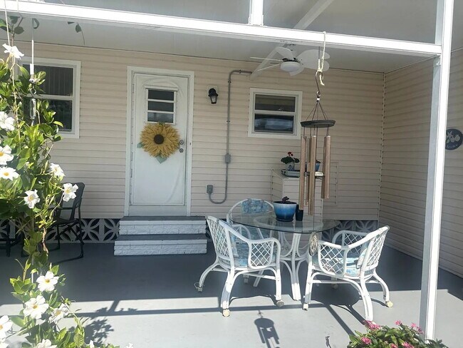 Building Photo - "Charming 2-Bed, 2-Bath Retreat in Nokomis!"