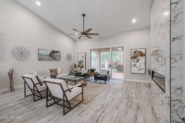 Building Photo - 8941 E Maple Dr