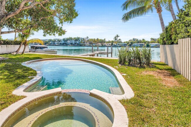 Building Photo - 1170 S Biscayne Point Rd