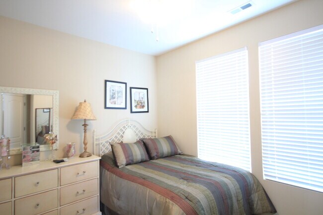 Building Photo - 4410 Hillsgrove Rd