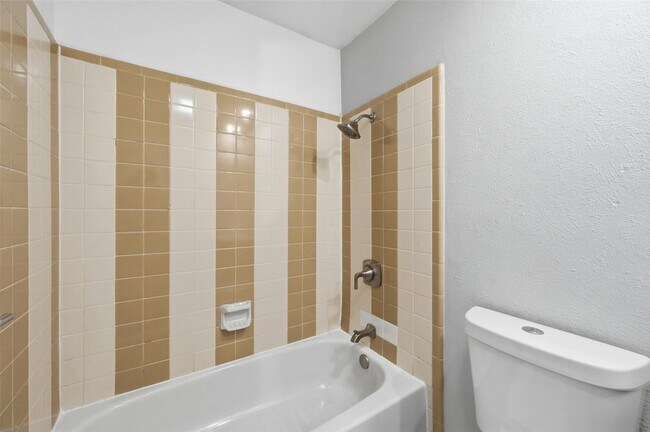 Building Photo - 2102 Lewis Trail