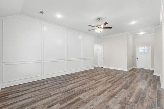 Building Photo - Latitude 32