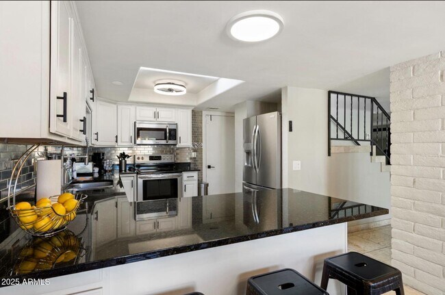 Building Photo - 7802 E MacKenzie Dr