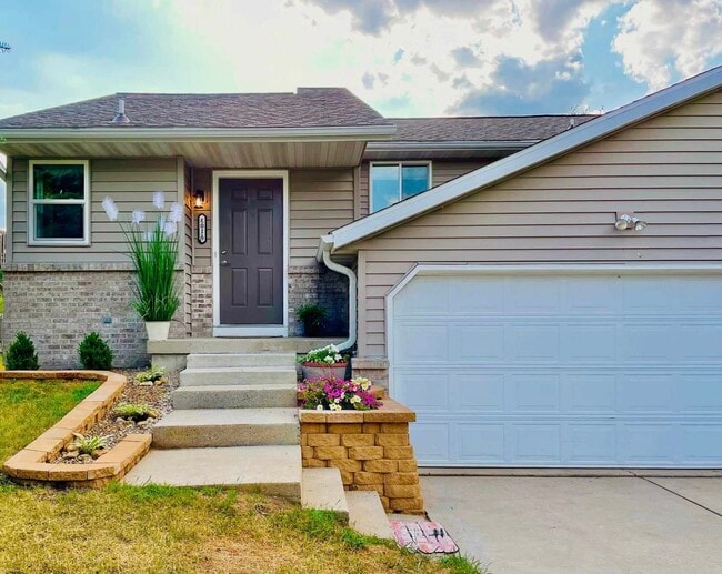 Primary Photo - 3018 Maple Valley Dr