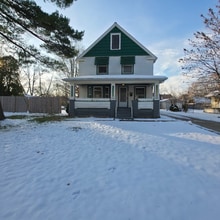 Building Photo - 1378 E 187th St