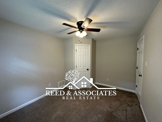 Building Photo - 3 Bedroom Near Gallaway, TN