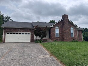 Building Photo - Super convenient location! Quick access to I-24 Exit 11!