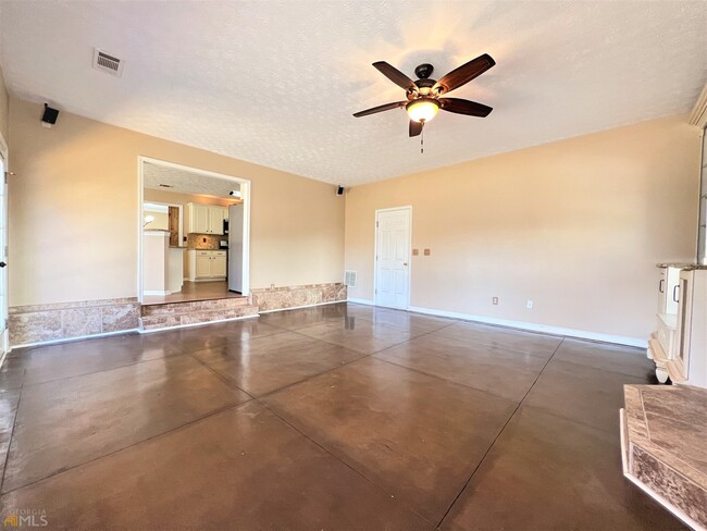 Building Photo - 7235 Coral Lake Dr