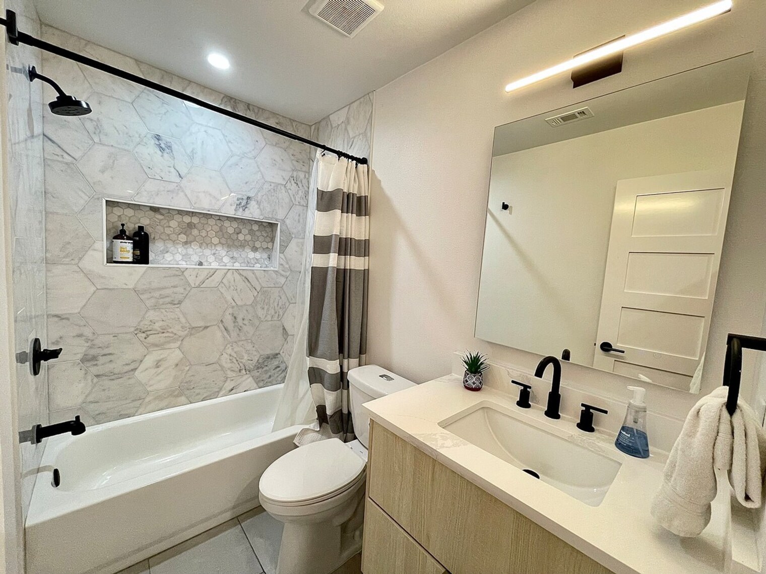 Building Photo - 607 Blueberry Hill