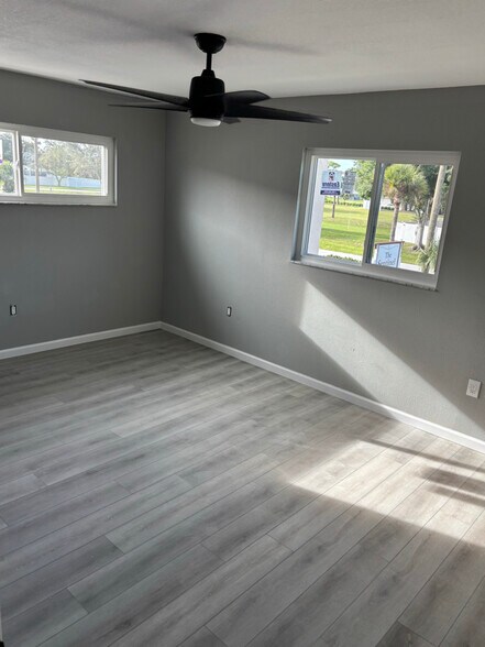 Building Photo - 460 Base Ave E