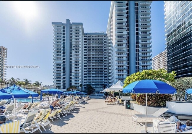 Building Photo - 2030 S Ocean Dr