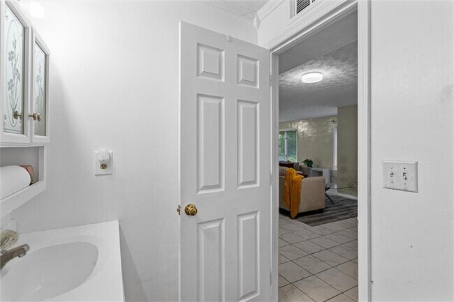 Building Photo - 5547 Circlestone Ln
