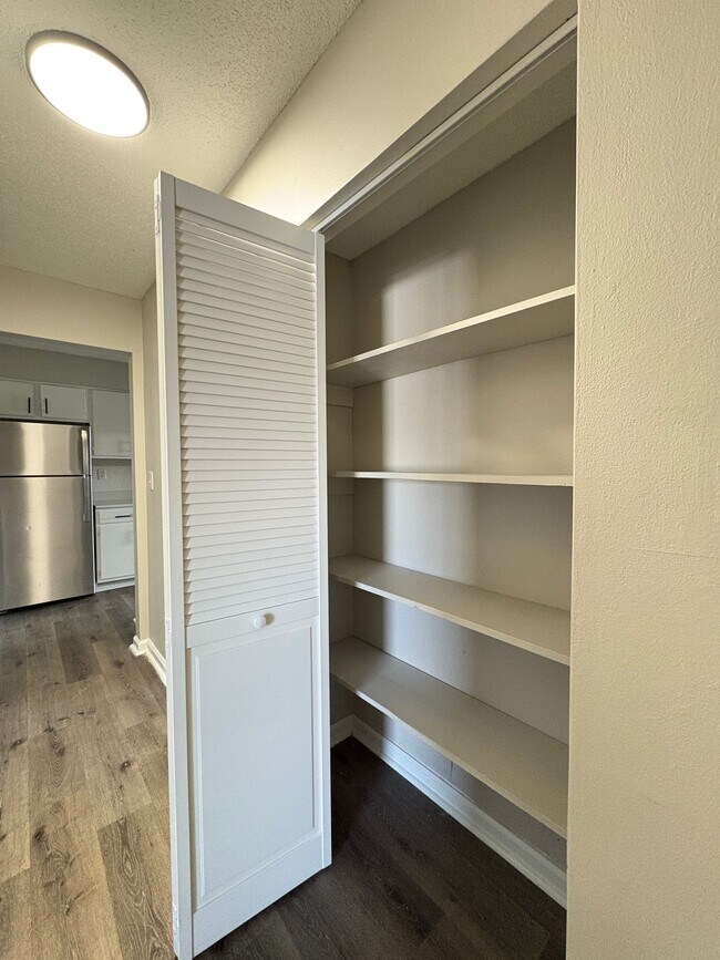 Building Photo - Bellagio West Living I