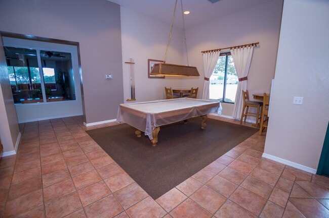 Building Photo - Great Open Floor Plan 3 Bedroom, 2 Bath, Central A/C in Holiday Subdivision!
