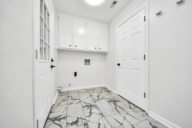 Building Photo - 1319 Forsythe Ln