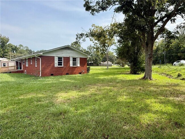 Building Photo - 5520 Helen Dr