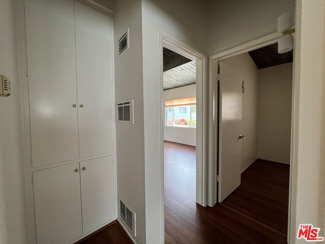 Building Photo - 2215 Orange Grove Ave