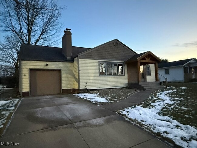 Building Photo - 230 E 21st St