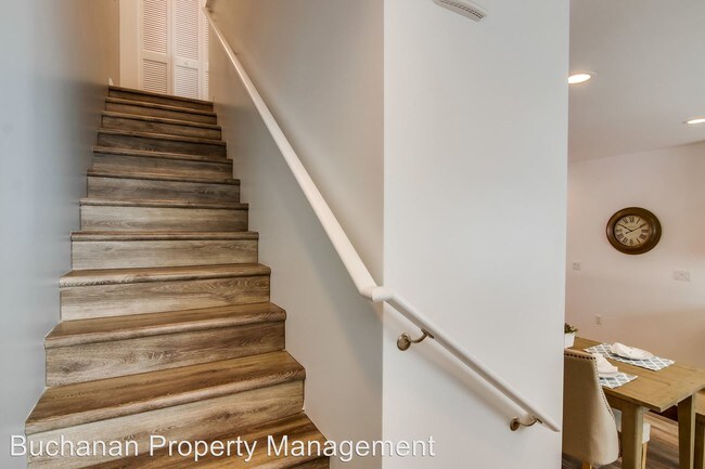 Building Photo - 2902-2912 Jarvis St