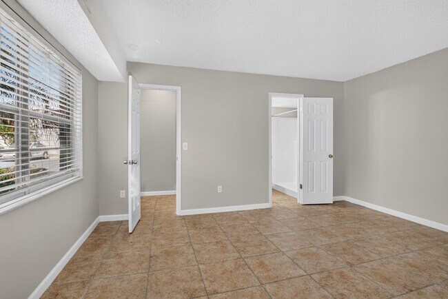 Building Photo - 53 Windtree Ln
