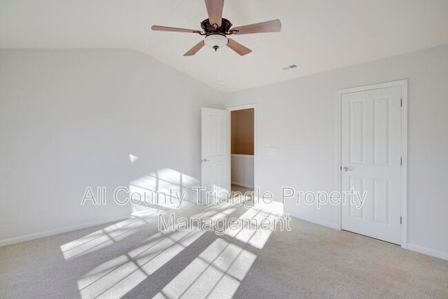 Building Photo - 408 Dyersville Dr