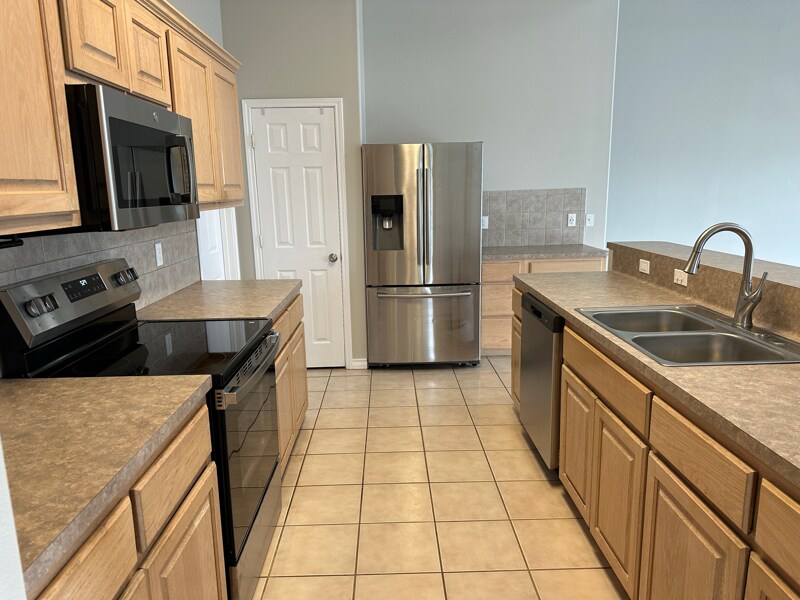 Building Photo - 15505 Palmira Ave