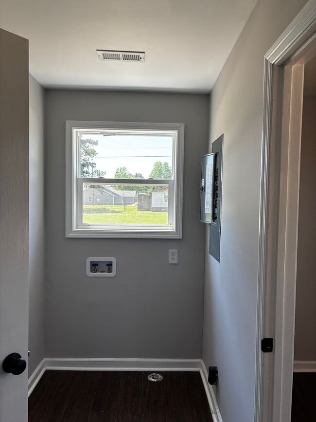 Building Photo - Remodeled Brick Ranch Home