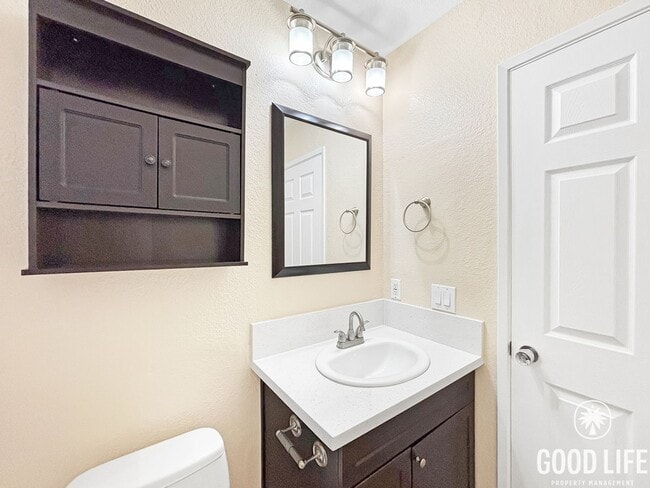 Building Photo - Beautiful 2BD/2BA Condo in El Cajon W/ A/C, W/D, Covered Back Patio, & Community Pool!