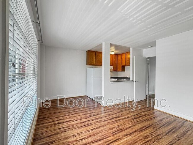 Building Photo - 732 Scotland St