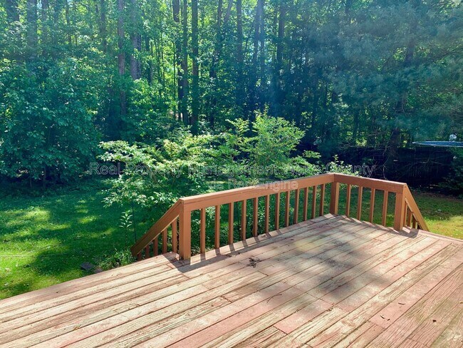 Building Photo - 207 Trillingham Ln