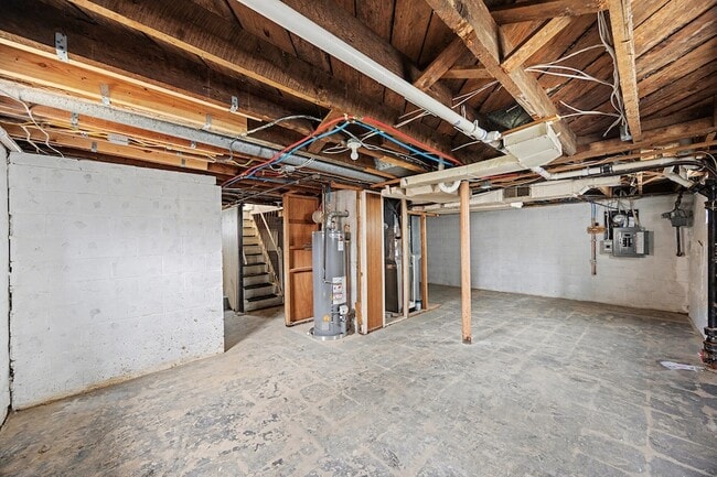 Building Photo - 12 Linwood Ave