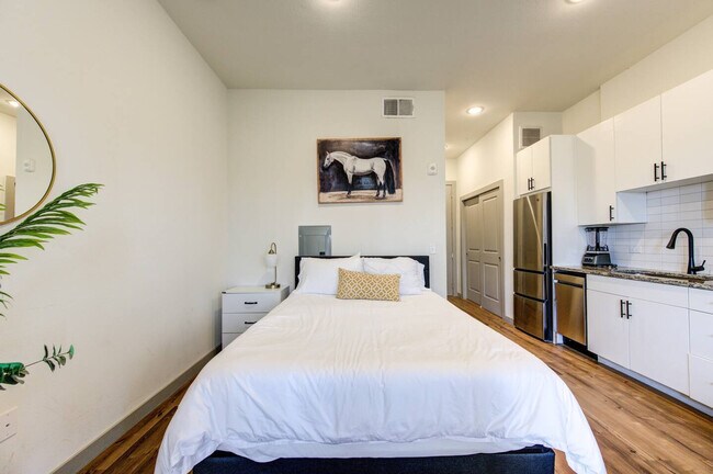 Building Photo - 1111 Shepherd Dr
