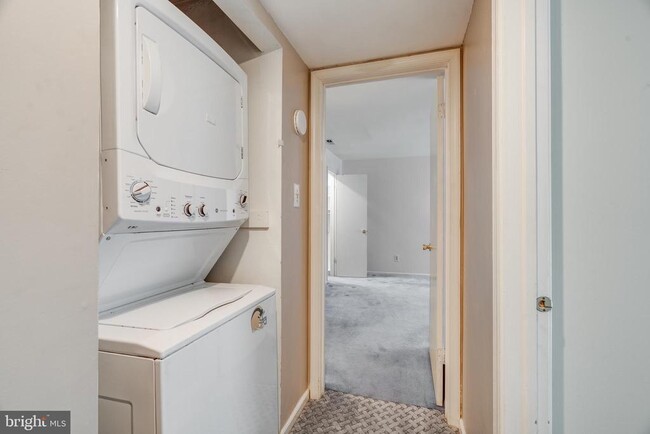 Building Photo - 1602 Hawthorne Ct