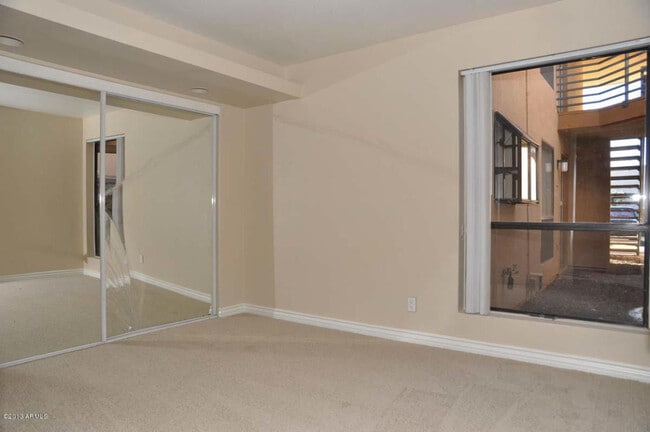 Building Photo - Charming 2 bed 2 bath gated Condo near Bell Road and 35th Ave++Pool++Fitness