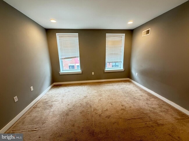 Building Photo - 3013 W Cabot St