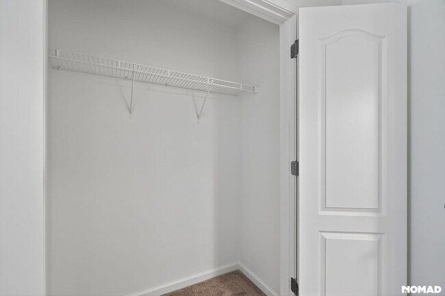 Building Photo - 235 River Green Ave