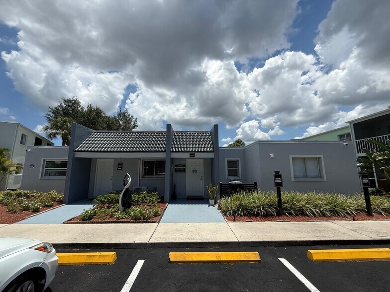 Building Photo - Peppertree Apartments