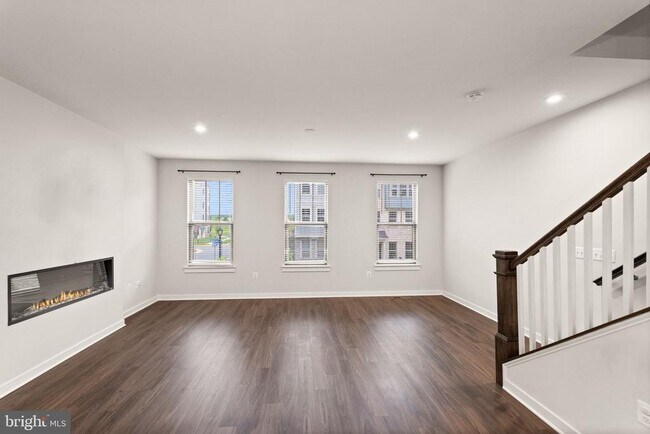 Building Photo - 1109 Madeira Terrace SE