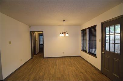 Building Photo - 1233 Armadillo Rd