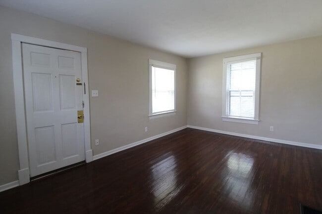 Building Photo - Updated 1 Bedroom 1 Bath Home In Kansas City Kansas