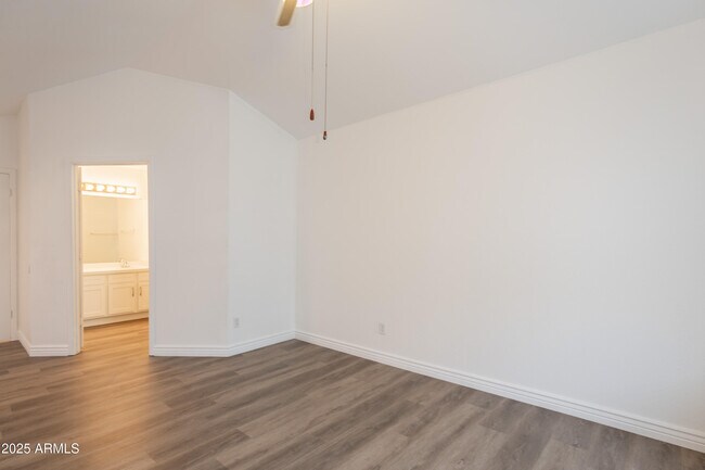 Building Photo - 1121 W Manor St