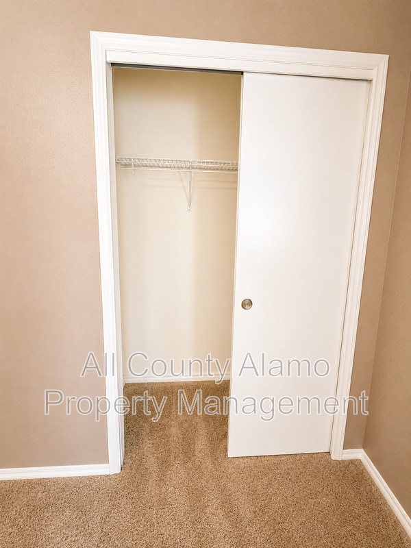 Building Photo - 9006 Pinseeker