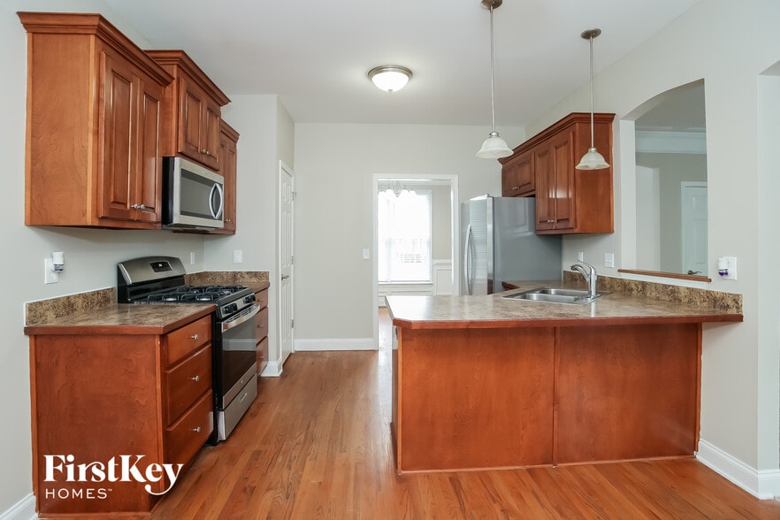 Building Photo - 522 S Fortune Way