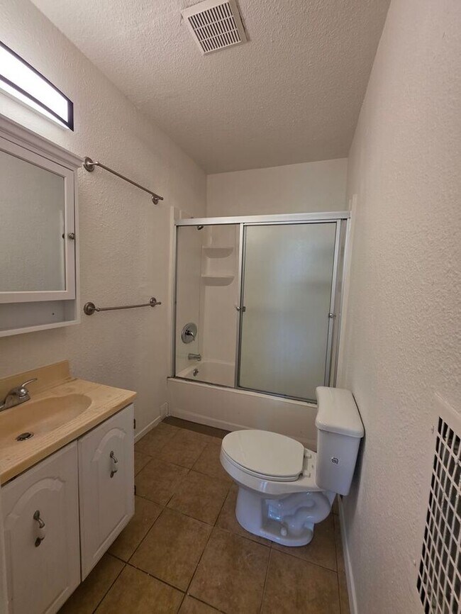 Building Photo - Charming duplex in Pacific Beach with private yard!