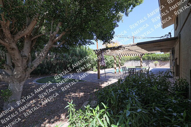 Building Photo - 8556 E Keim Dr