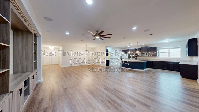 Building Photo - 2704 Daylily Ln