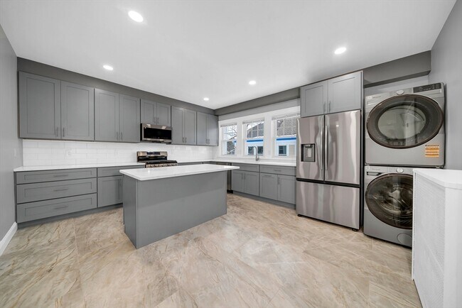 Building Photo - 28 Richardson Ave