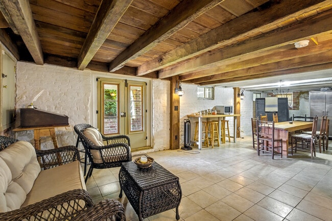 Building Photo - 11826 Colonial Trail W