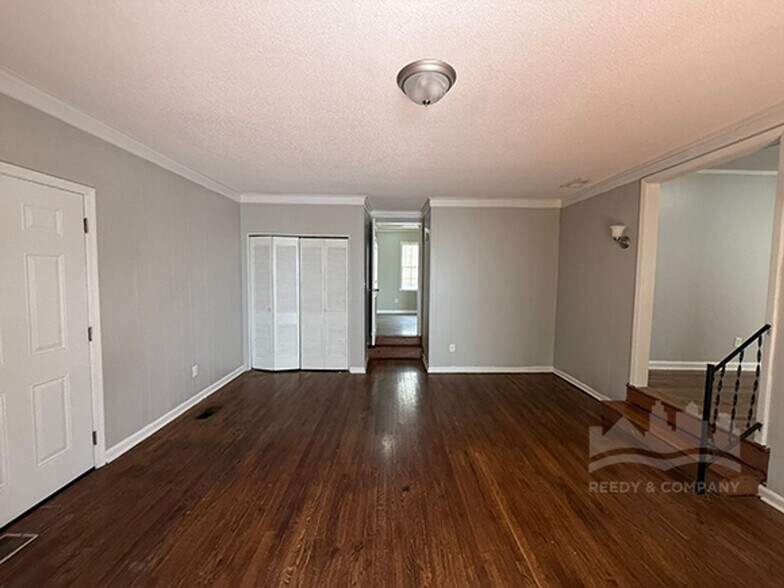 Building Photo - Your Perfect Home: Renovated 3 Bed, 1 Bath!
