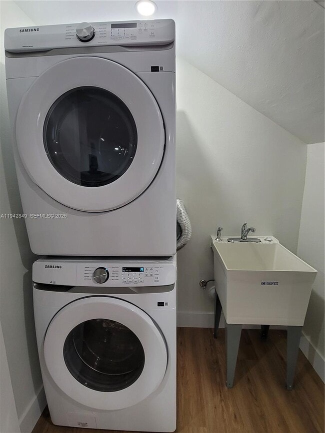 Building Photo - 16955 SW 100th Ave